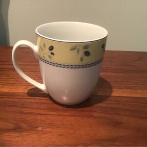 Royal Doulton Blueberry Yellow Blue Ceramic China 4” Mug Coffee Tea Cup 2005